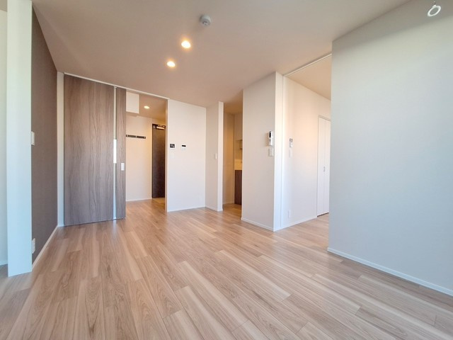 パークメゾン町屋の居間・リビング|明るいフローリングのお部屋