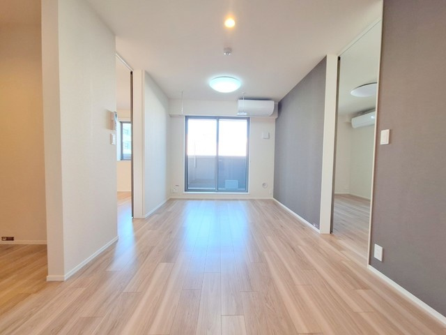 パークメゾン町屋の居間・リビング|明るいフローリングのお部屋