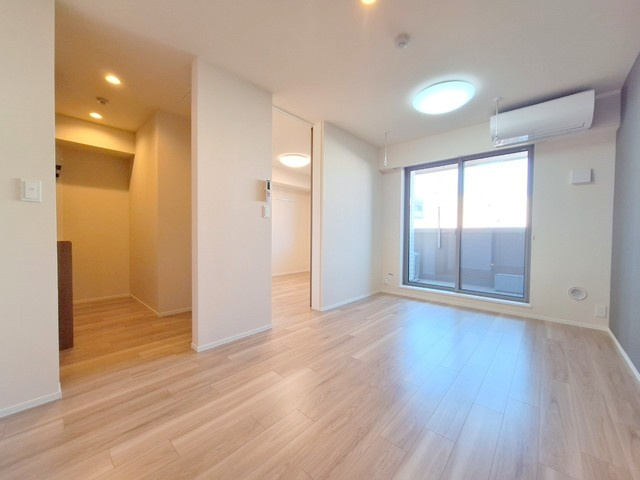 パークメゾン町屋の居間・リビング|明るいフローリングのお部屋