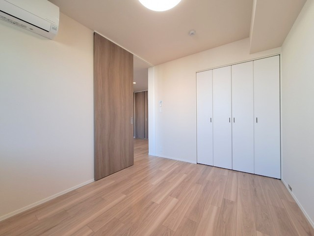 パークメゾン町屋の寝室|明るいフローリングのお部屋
