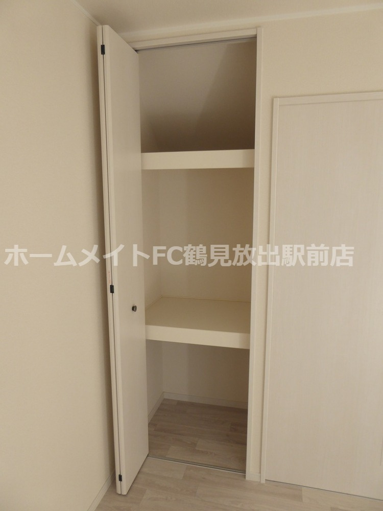 大阪市鶴見区緑３丁目のハイツの収納