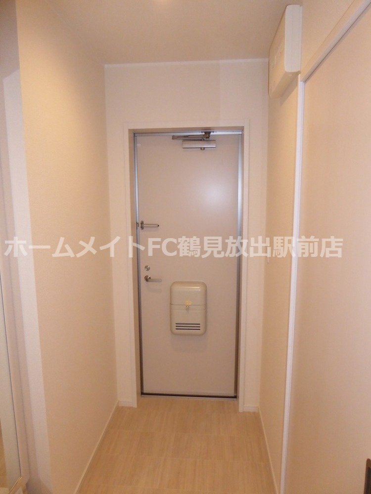 大阪市鶴見区緑３丁目のハイツの玄関