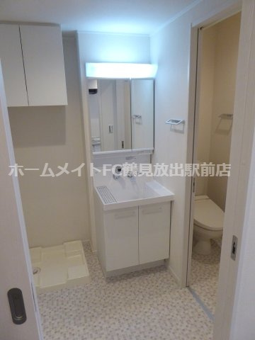 大阪市鶴見区緑３丁目のハイツの洗面所