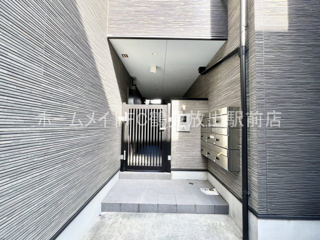 東大阪市稲田新町１丁目のハイツのエントランス