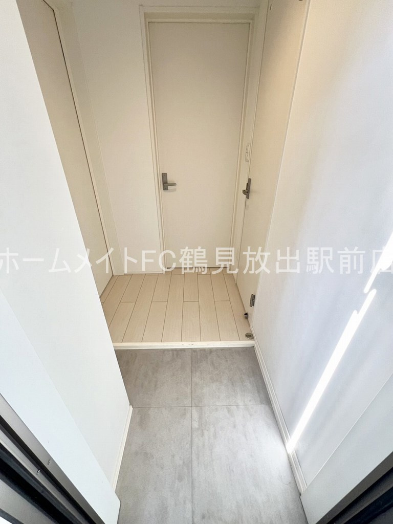 東大阪市稲田新町１丁目のハイツの玄関