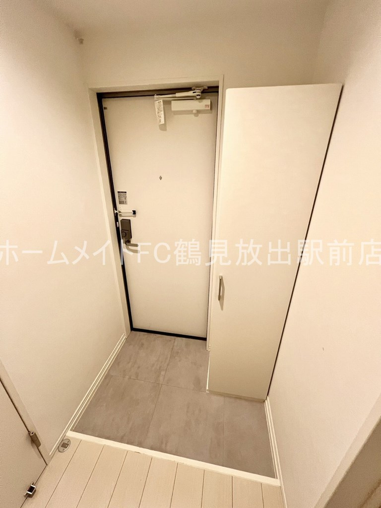 東大阪市稲田新町１丁目のハイツの玄関