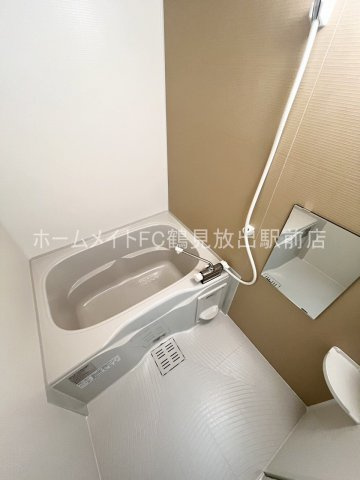 大阪市城東区鴫野東３丁目のアパートの浴室