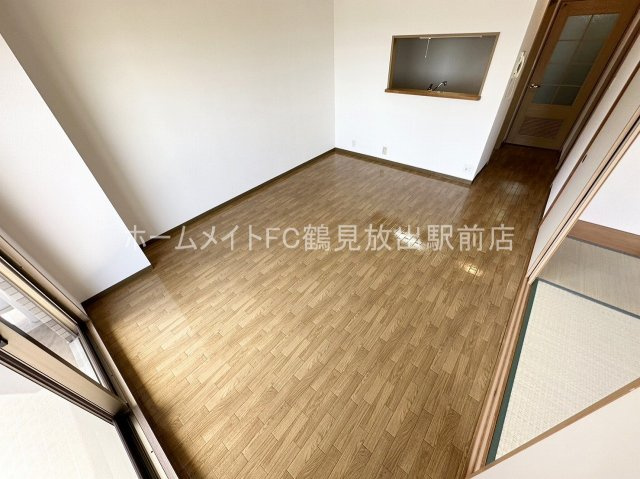 大阪市鶴見区鶴見３丁目の賃貸マンションの居間・リビング