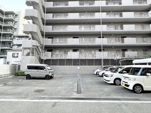 大阪市鶴見区鶴見３丁目の賃貸マンションの駐車場