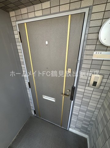 大阪市鶴見区鶴見３丁目の賃貸マンションの玄関