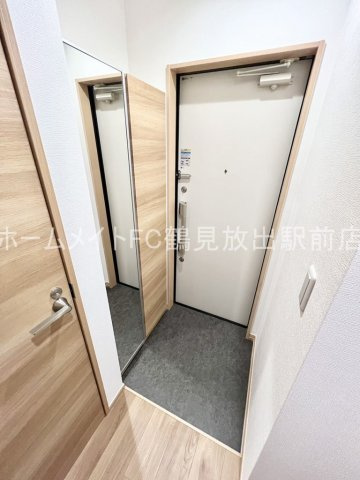 大阪市鶴見区放出東２丁目のアパートの玄関