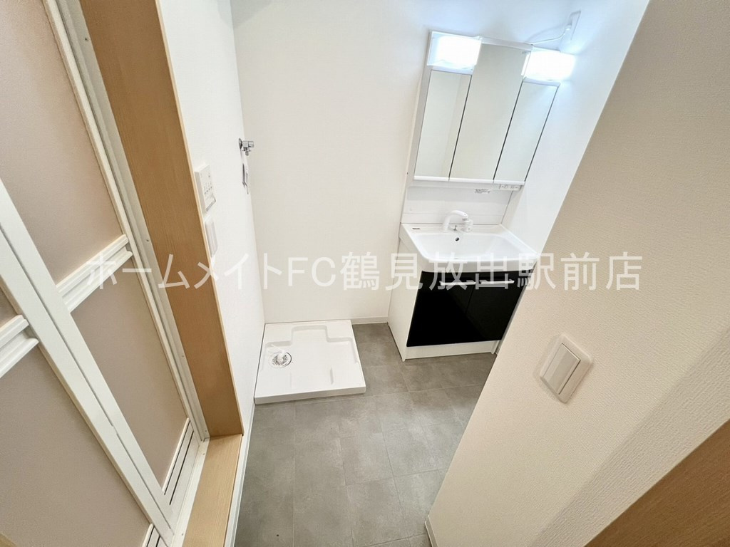 大阪市鶴見区放出東２丁目のアパートの洗面所