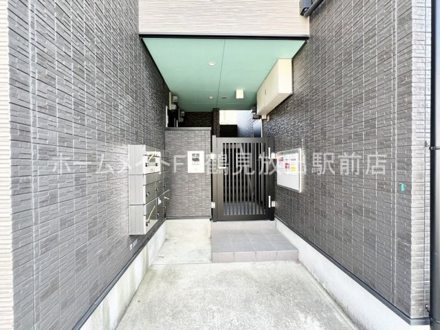 東大阪市稲田新町１丁目のアパートのエントランス