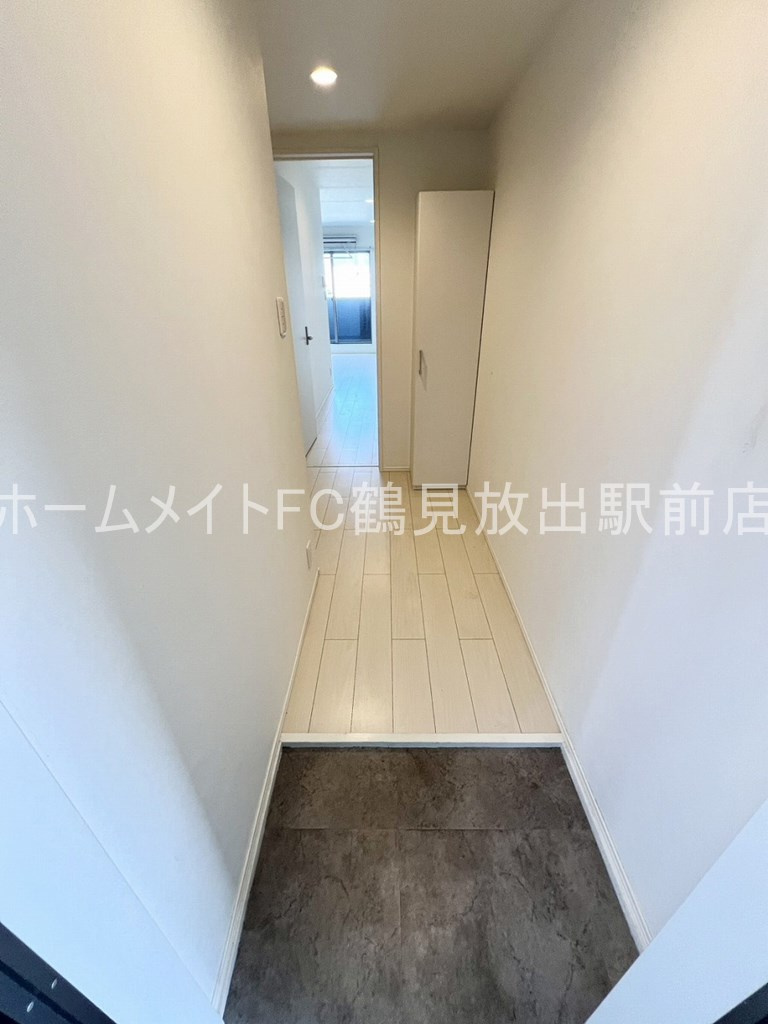 東大阪市稲田新町１丁目のアパートの玄関