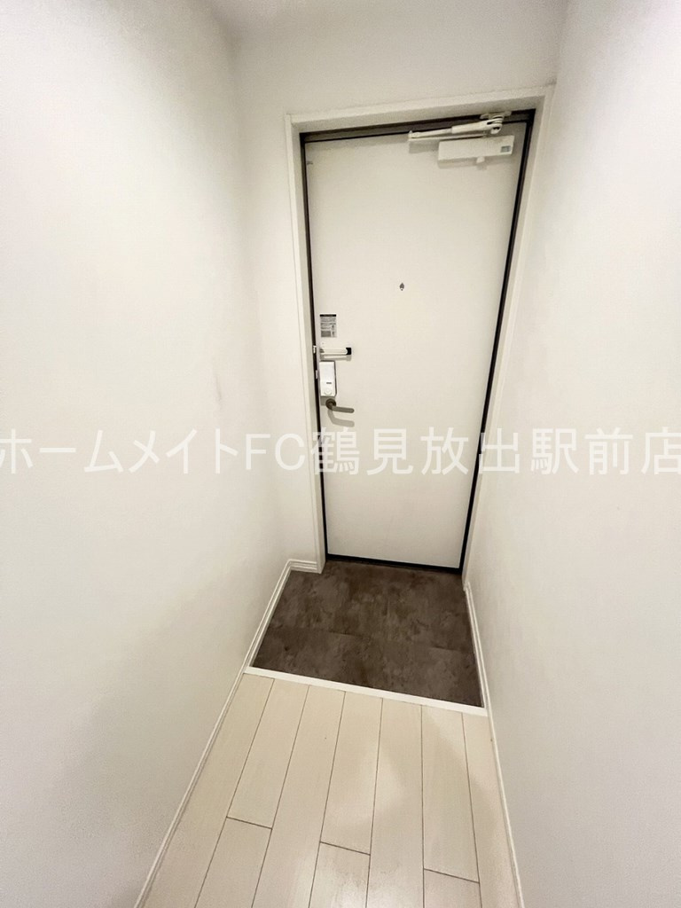 東大阪市稲田新町１丁目のアパートの玄関