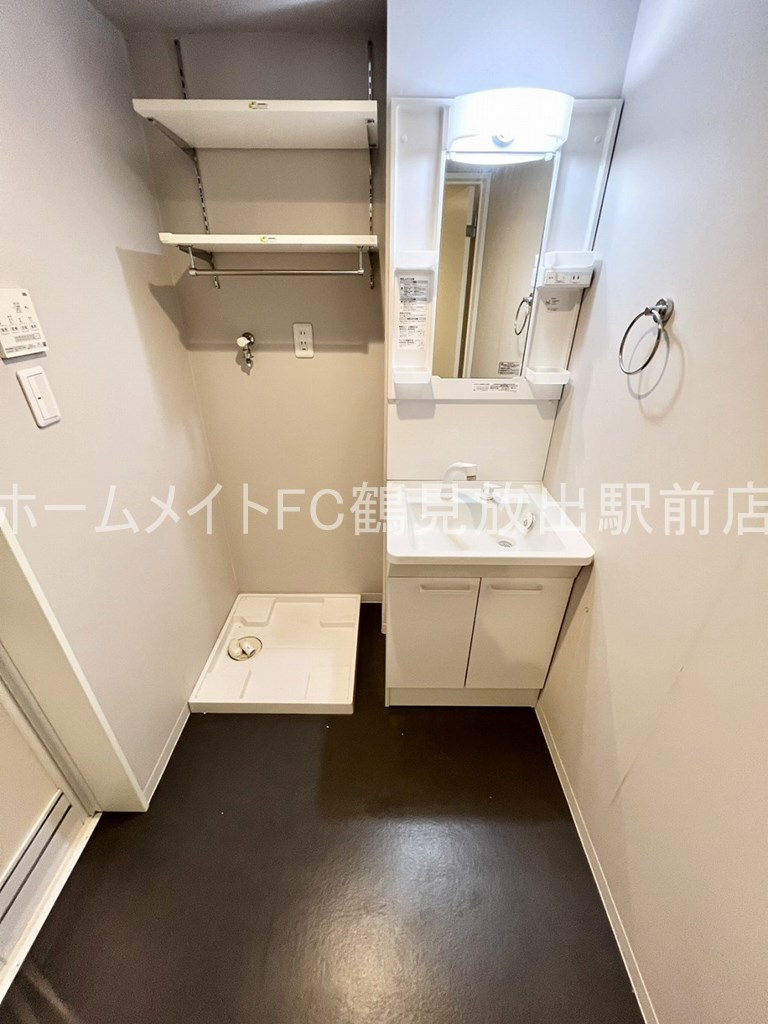 東大阪市稲田新町１丁目のアパートの洗面所