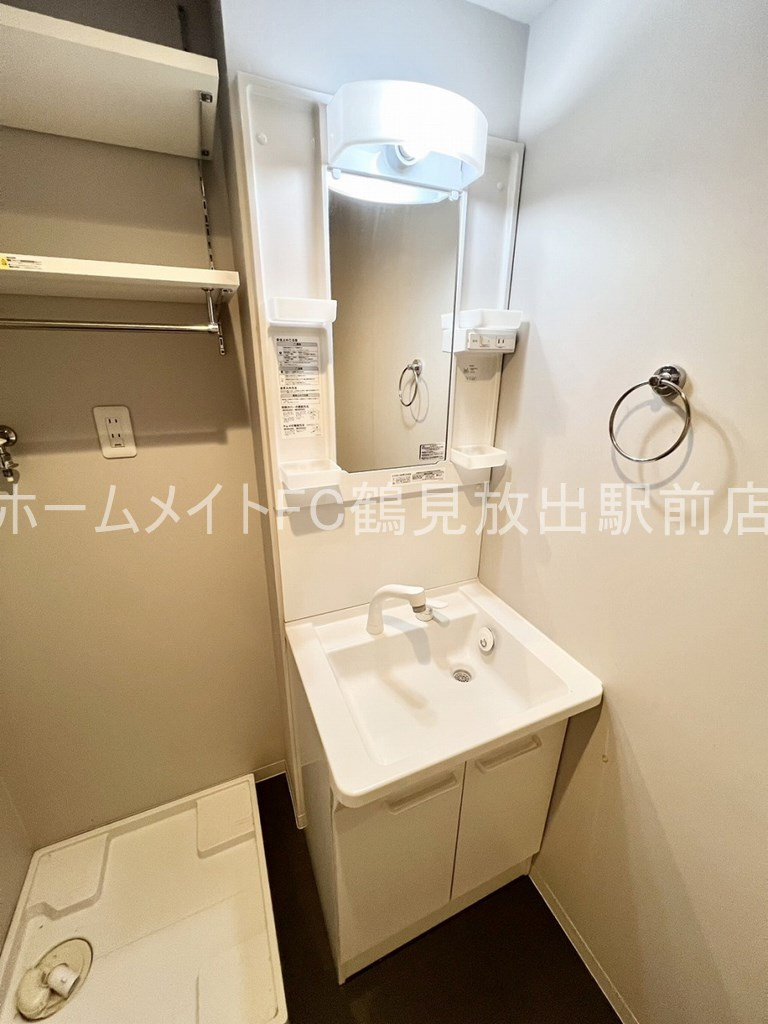 東大阪市稲田新町１丁目のアパートの独立洗面台
