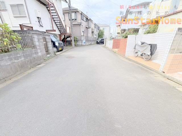 【サンスターホーム】武蔵村山市学園1丁目　長期優良×耐震制震×太陽光　新築戸建の前面道路含む現地写真