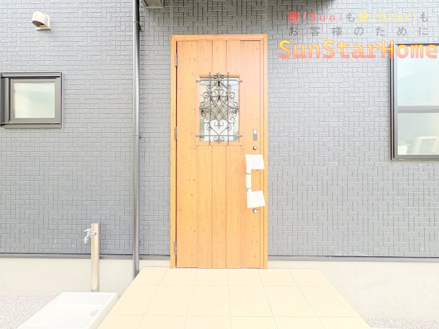 【サンスターホーム】武蔵村山市学園1丁目　長期優良×耐震制震×太陽光　新築戸建の玄関