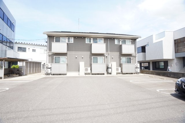 ウィルファーレ大町の駐車場