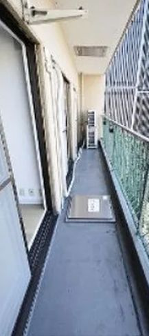 クレール麹町のバルコニー|暖かな日差しのふりそそぐバルコニー