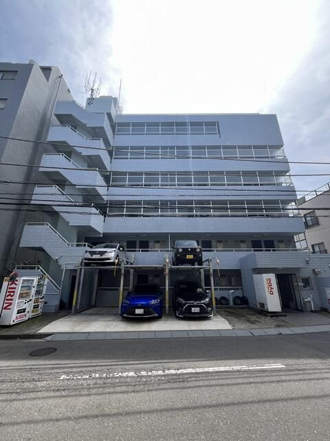 台ビルの外観