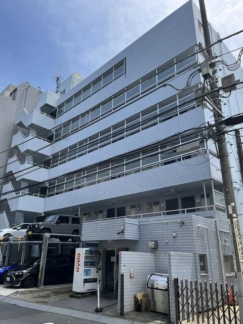台ビルの外観