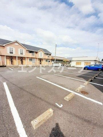 シャルマンＡの駐車場|高崎、前橋のお部屋探しはエンドスケープまで！お客様の理想お聞かせ下さい♪