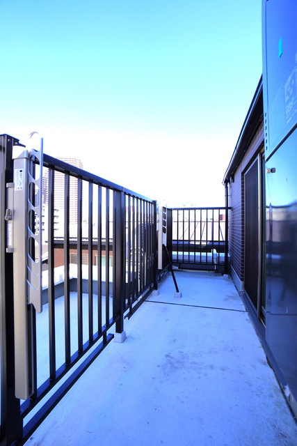 ＡＧＲＡＴＩＯ　ＴＥＲＲＡＣＥ　恵比寿（アグレシオ　テラス　恵比寿）のバルコニー|※写真は同タイプ住戸です。