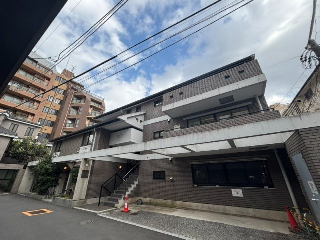 渋谷区神宮前３丁目の賃貸マンション