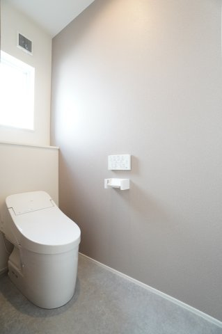 新築建売)八女市宅間田のトイレ|※参考写真となります。色や仕様については変更となる場合がございます。