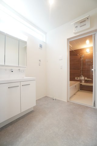 新築建売)八女市宅間田の独立洗面台|※参考写真となります。色や仕様については変更となる場合がございます。
