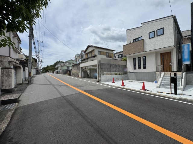 神戸市須磨区緑が丘２丁目新築戸建A号棟の前面道路含む現地写真