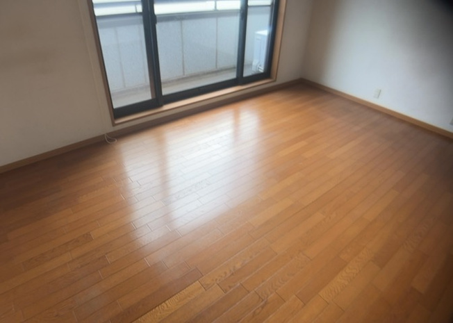 【居間・リビング】 | 直線タイプはLとDKを一直線に並べた形で対面キッチンのタイプです。一般的なのでよく見かけるかもしれません。直線タイプに似た直接アイランドタイプは、キッチンとダイニングの間に壁がない分広く感じられます。