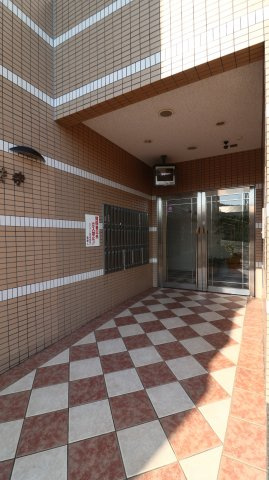 レジデンス妙法寺のエントランス
