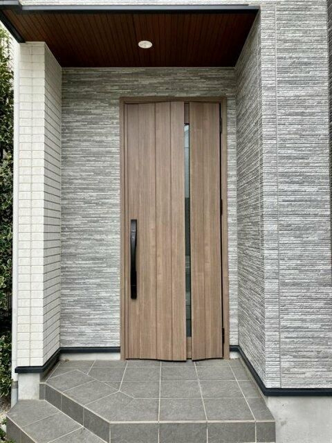 桜2丁目戸建の玄関