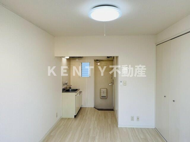【寝室】 | ＶＩＬＬＡ　ＦＵＫＩ | 広くて明るい寝室