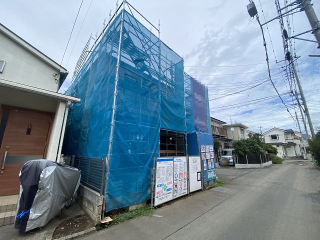 新築戸建て　所沢下安松5期の前面道路含む現地写真