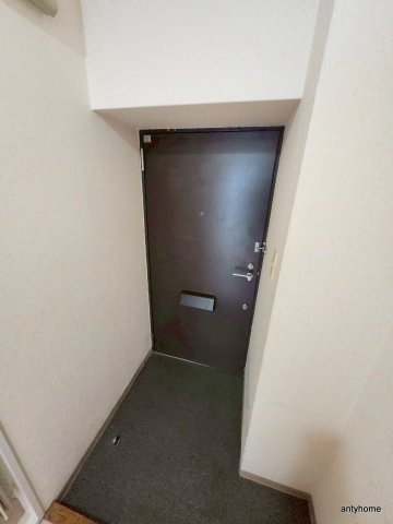 エルデ大手前　仲介手数料無料の玄関