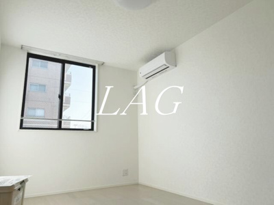 【居間・リビング】 | オーチェ今羽 | 洋室のお部屋です。