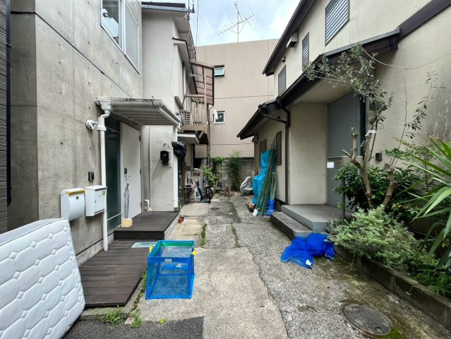 東京都渋谷区恵比寿2丁目　 中古戸建の前面道路含む現地写真