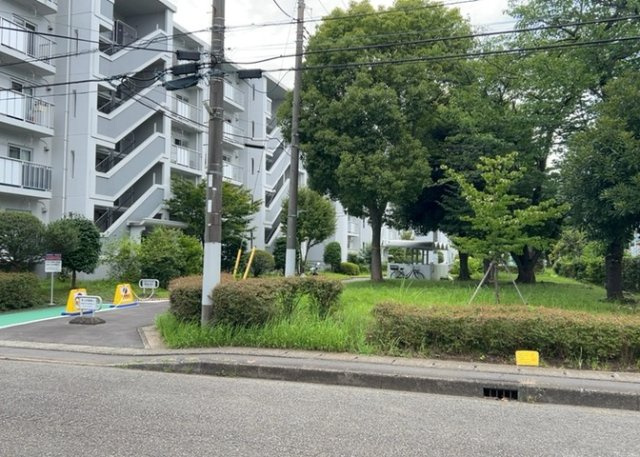 【展望】 | メゾン・ド・ビザール  | 景色重視でお家選ぶをするとスーパーが遠い！学校が遠い！など生活をするうえで利便性で困ることもあります。まず一度現地を見学する際に、周辺の施設などがあるかを確認し、暮らし始めた後のことを想像しましょう。