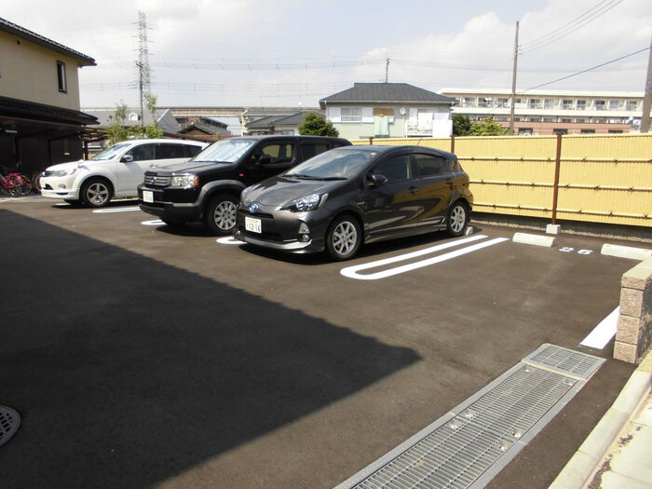 【駐車場】 | 雅　弐番館