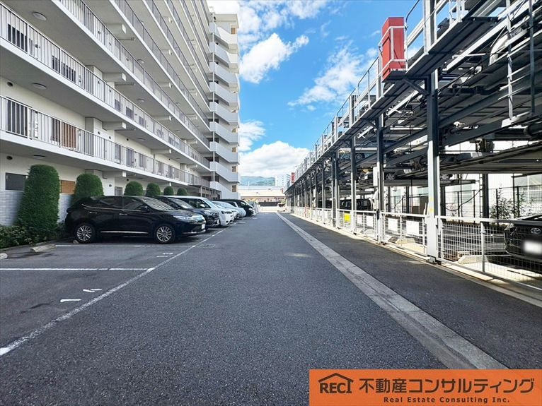 ワコーレKOBEハーバーマークスの駐車場