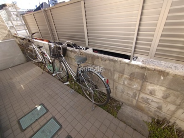 ゼフィール大宮のその他共用部分|自転車はこちらに置かれています☆