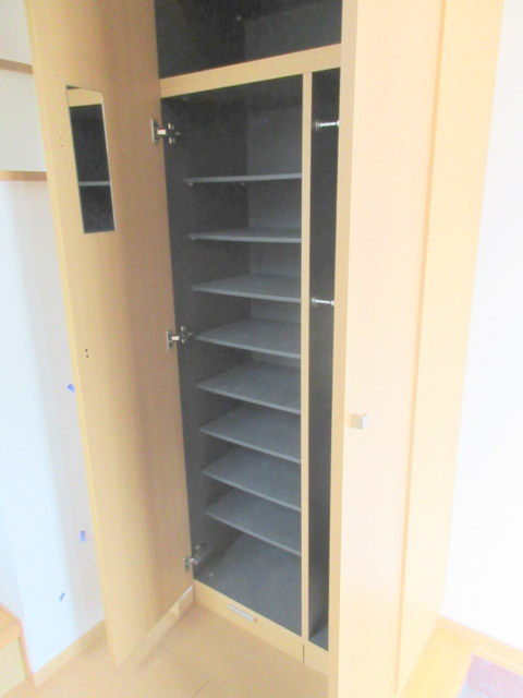 宮城１丁目へーベルハウスの玄関|★シューズＢＯＸ★