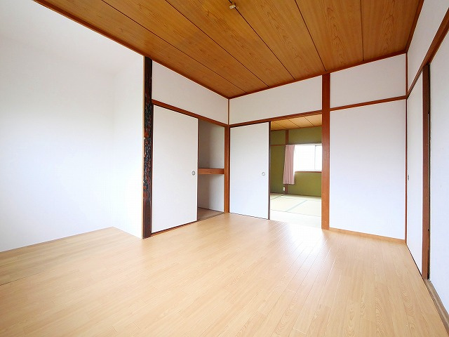 学園大和町4丁目戸建の洋室
