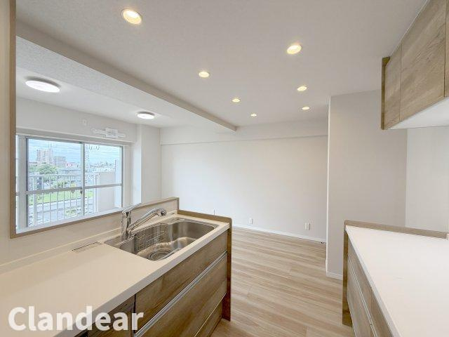 綾瀬グランドハイツのキッチン|ドキドキの新生活も、安心してスタート。ぴったりの住まいを見つけませんか？クランディアが一緒に住まい選びをサポートします‼　まずは、お気軽にお問合せください　＃クランディア