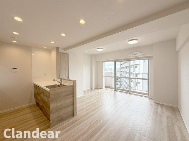 綾瀬グランドハイツの居間・リビング|ドキドキの新生活も、安心してスタート。ぴったりの住まいを見つけませんか？クランディアが一緒に住まい選びをサポートします‼　まずは、お気軽にお問合せください　＃クランディア