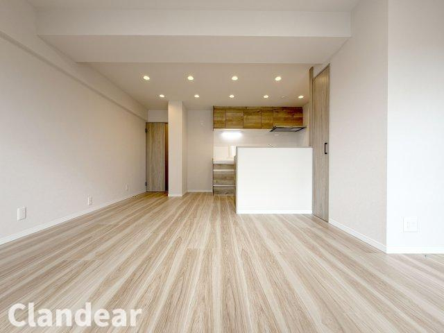綾瀬グランドハイツの居間・リビング|ドキドキの新生活も、安心してスタート。ぴったりの住まいを見つけませんか？クランディアが一緒に住まい選びをサポートします‼　まずは、お気軽にお問合せください　＃クランディア